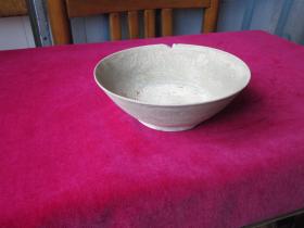 越窑青瓷碗.（直径15.7cm ，高5.5cm ）