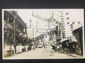 【照片珍藏】民国20年代上海市街商铺照片_上海福州路沿街繁忙景象