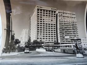 香港六十年代九龙尖沙咀半岛酒店附近弥敦道大幅新闻照一张