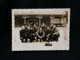 ●怀旧老照片：《游览北京丰泽园》【八十年代尺寸8X6公分】！