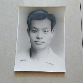民国老照片（男士白衣大尺幅照片一张）请看图