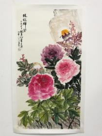 顾秉松 浙江慈溪人。1947年起师从张大壮专攻花鸟，师从张石园画山水《艳冠群芳》保真