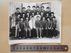 老照片【1985年，第四高级职业学校男女球队双获亚军合影】