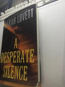 英文原版 16开精装《A Desperate Silence》Sarah Lovett  著【无涂画笔迹，书衣一个角有小裂口】