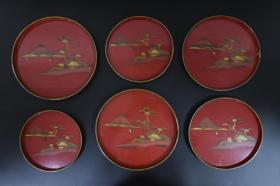 （甲7092）《日本传统工艺漆器》一套6件 圆盘 木胎漆盘 手绘图案 富士山 帆船 房屋等图案 无异味 日本传统风格 最大直径26.4cm 高2cm 公元前二百多年中国的漆艺就开始流传到日本，由于地理环境相似，日本也组织起了漆器生产。