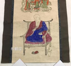 日本老旧佛教木版版画，《佛与僧》1件，该版画线条勾勒简洁，色泽鲜艳而尊贵，布局上上方为佛菩萨，下方为僧，尊卑有次，但高僧像同样突出显眼，佛菩萨似来说法，又似来接迎，高僧作参禅入定状，整个画面精雅无比，暗喻佛法僧三宝，自然成旧，包浆老道，年代久远。