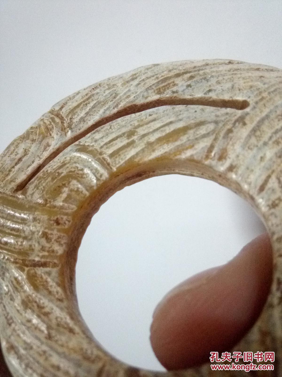 绞绳纹同心环璧