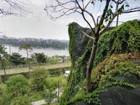 九华山景点,龙首岩.