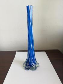 一只包老七八十年代细高蓝色搅胎花插花瓶 如图二小瑕