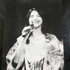 八十年代末九十年代初 台湾著名女影星胡慧中来鞍山鞍钢体育馆演出 老照片