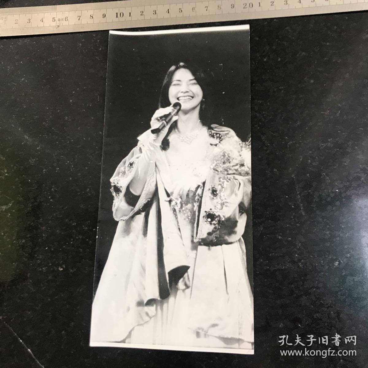 八十年代末九十年代初 台湾著名女影星胡慧中来鞍山鞍钢体育馆演出 老照片