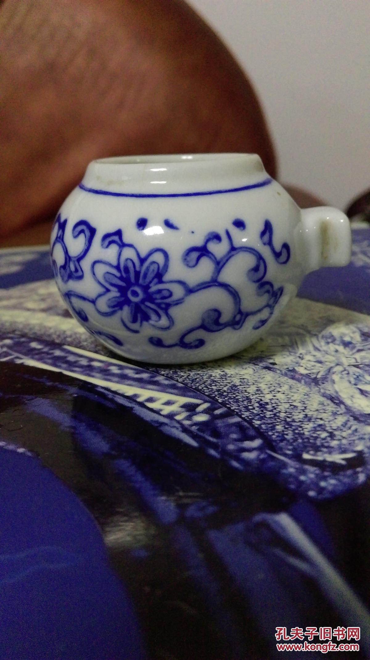 民国时期元昌款手绘青花鸟食罐
