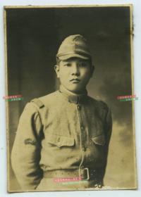 民国时期一名年轻日本兵军服制服小照