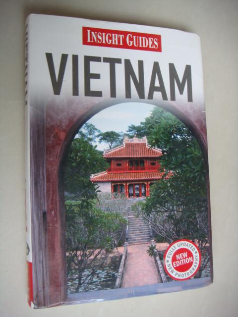 Insight Guides： Vietnam   精装全铜版纸，2012 版 图文精美；书很重