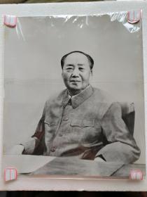 新华社发，毛主席照片一张：《1973年9月17日伟大领袖毛主席》（27X23.5厘米）——“供十一刊用”