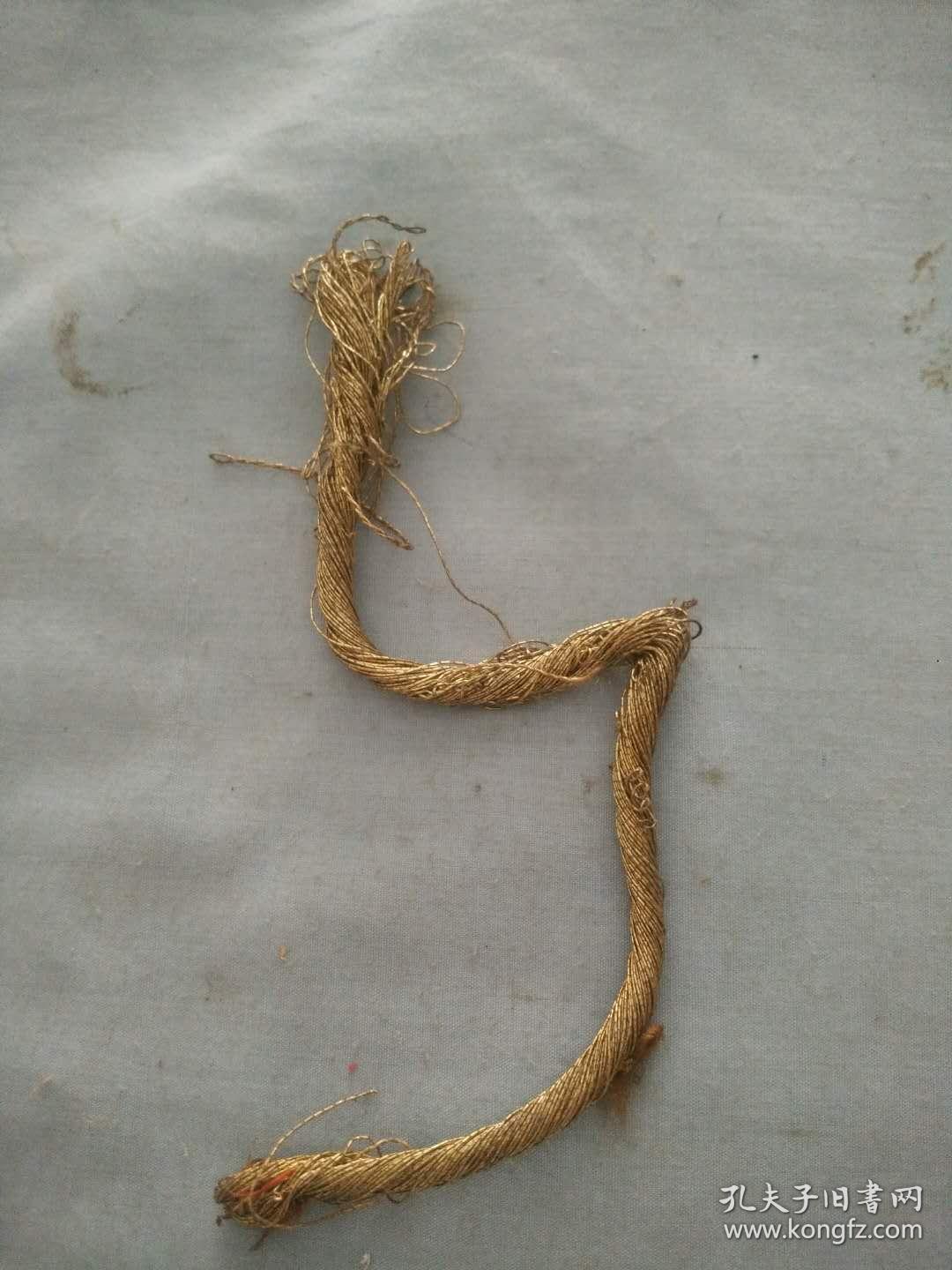 （箱4）清代 刺绣盘金绣 用  老金线一捆，尺寸23*0.5cm