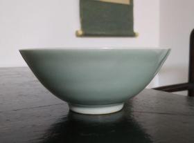 民国豆青釉茶碗，口径13.5厘米左右，完好无裂！