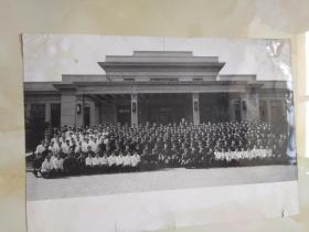 黑白老照片华国锋在731遗址照片  1张