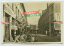 民国天津法国租界街道，繁华热闹，商店洋行林立，商业字号招牌和招幡众多，泛银