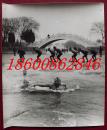 1979年体育摄影作品展新闻展览照片--破冰冬泳