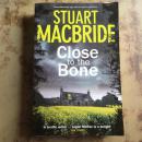 STUART MACBRIDE CLOSE TO THE BONE（英文原版）