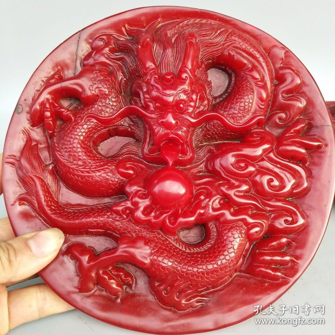 红田黄龙王戏珠盘子一套
尺寸如图，重4380克