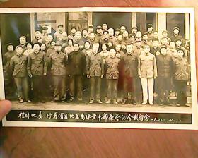 1983年桂林地委.行署颁发地直离休老干部荣誉证合影留念