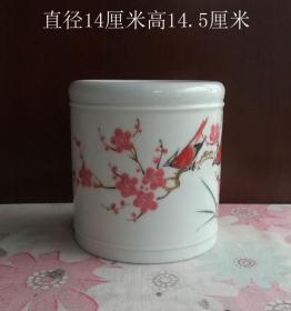 红色官窑手绘喜上梅梢笔筒