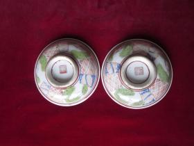 民国瓷盘一对（直径：13.5cm）.