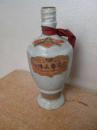 珠山老窖  瓷酒瓶   1个有商标，1个无商标，合售