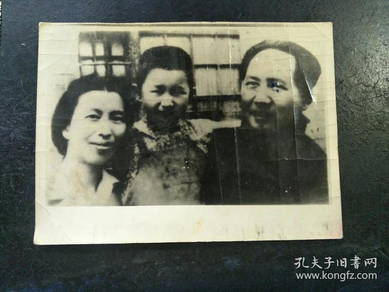 毛泽东、江青，李纳合影照