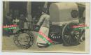 民国早期1912年北京的旗人宫女妇女和她的马车老照片，原汁原味发髻服装服饰，泛银