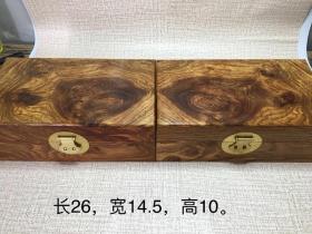 花梨木，首饰盒一对，纹理清晰美观，保存完整，完美实用，尺寸：长26cm，宽14.5cm，高10cm