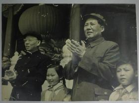 1959年齐观山拍摄庆祝中华人民共和国成立十周年毛泽东刘少奇天安门城楼大幅原版照片，厚布纹相纸