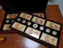 2017年《中国生肖至尊大典》藏品一套 黄永玉作品（内含生肖鸡章2枚、12枚生肖纪念章一套，12枚生肖钞券） 原始价格2980元 限量发行2000套。相当漂亮！