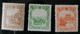 零散邮票：满洲邮政建筑、马车、风景邮票3枚（1分、12分、30分，全新）