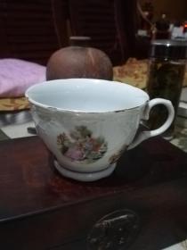 漂亮60年代唐山西洋人物浮雕花卉葵口描金茶杯