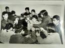 1980年代北京市盲童学校初中二年级学生在上物理实验课