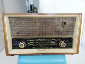 美多663.2.6型E.电子管收音机（机型较少）