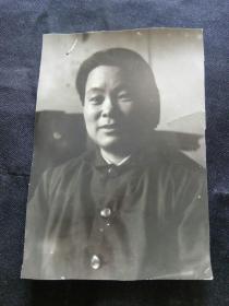 坚毅的妇女干部 人物肖像摄影 时代印记 老照片