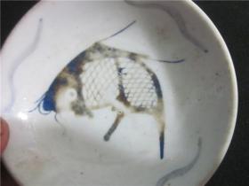 民国满洲国时期日本青花鱼造型青花小盘一只。