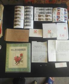 邮票 遵义会议50周年邮票20张IO套  中国2010年上海世博会邮票一板  中华人民共和国邮票目录  以及桌上物品合售见图 品相好值得收藏  邮票全新  有意者请与本店联系。