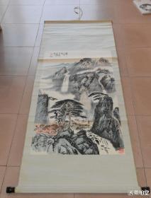 详情彭克旺(曾用名：刘咸业），1947年生于安徽合肥。现为中国神州书画院艺术顾问，中国地质美协会员，安徽省美术家协会会员，安徽省书画研究会常务理事。专业画家，擅长山水、花鸟。