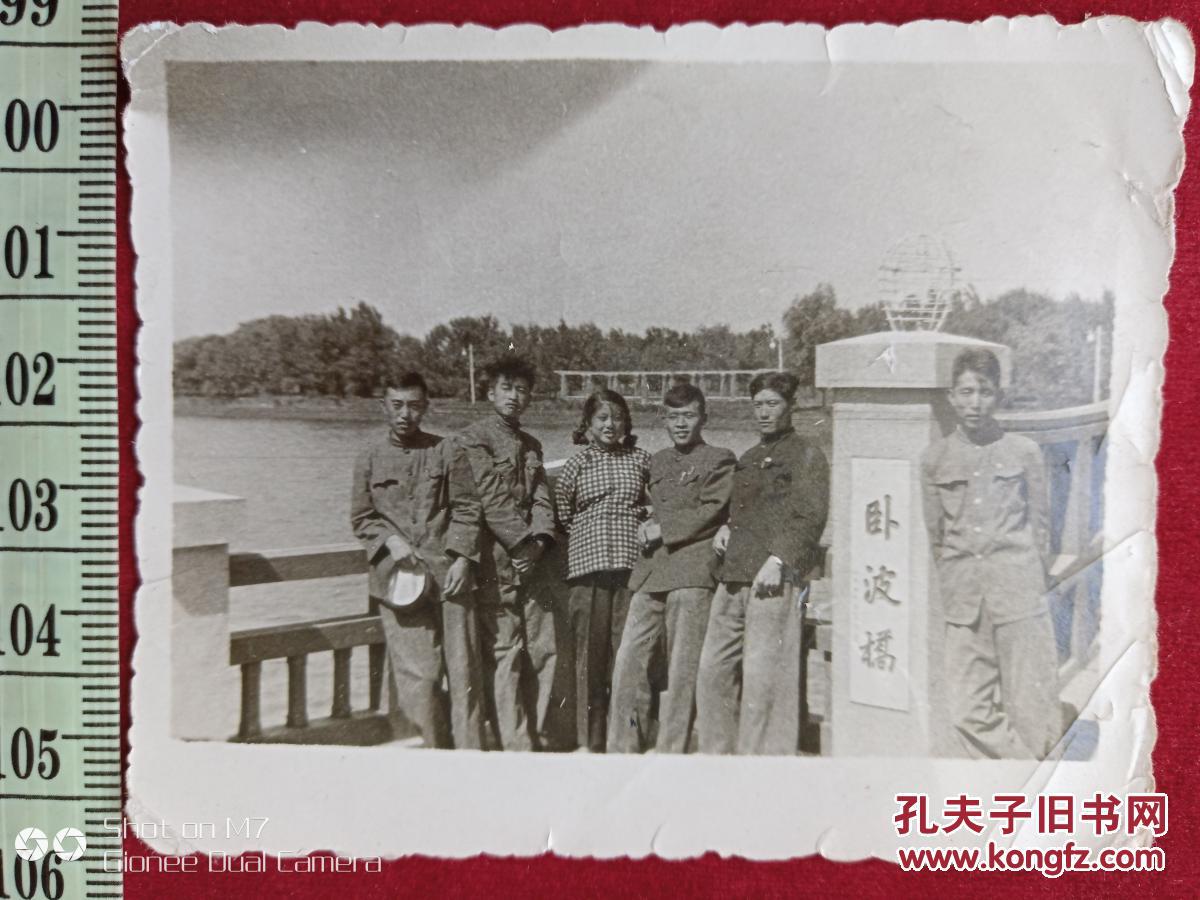 一般合影照8--卧波桥男女青年合影留念