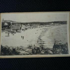 （6）东北早期日俄战争后：日本移民建设东北场景……海滨休闲游泳场，明信片格式老画片。