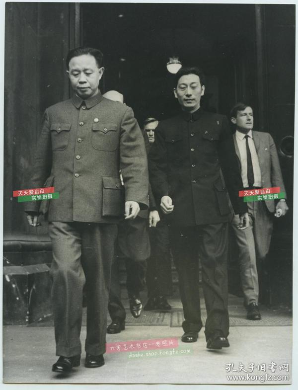 大背景：1967年红卫兵烧毁了英国驻北京大使馆后，中国外交负责人沈平在英国伦敦收到了针对此事的严重抗议,外交事件