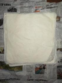 湖州产老皮纸约350张（估摸上世纪90年代后的纸）——泛黄，纸质很好，只能做镜心用了（43X43厘米）