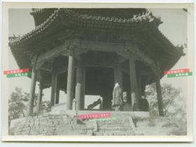 民国1948年2月22日北京景山之上的亭子建筑老照片，根据记载景山之上有周赏亭、观妙亭、万春亭、辑芳亭、富览亭五座掩映在苍松翠柏之中