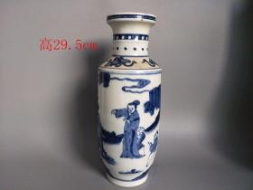 清代传世青花瓷人物瓷瓶