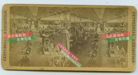 清代立体照片----1876 年美国费城世博会展览大厅主道，右侧可见中国大门